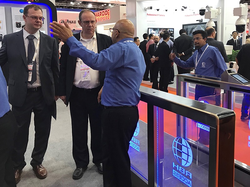 kanty-talking-about-turnstiles_sm